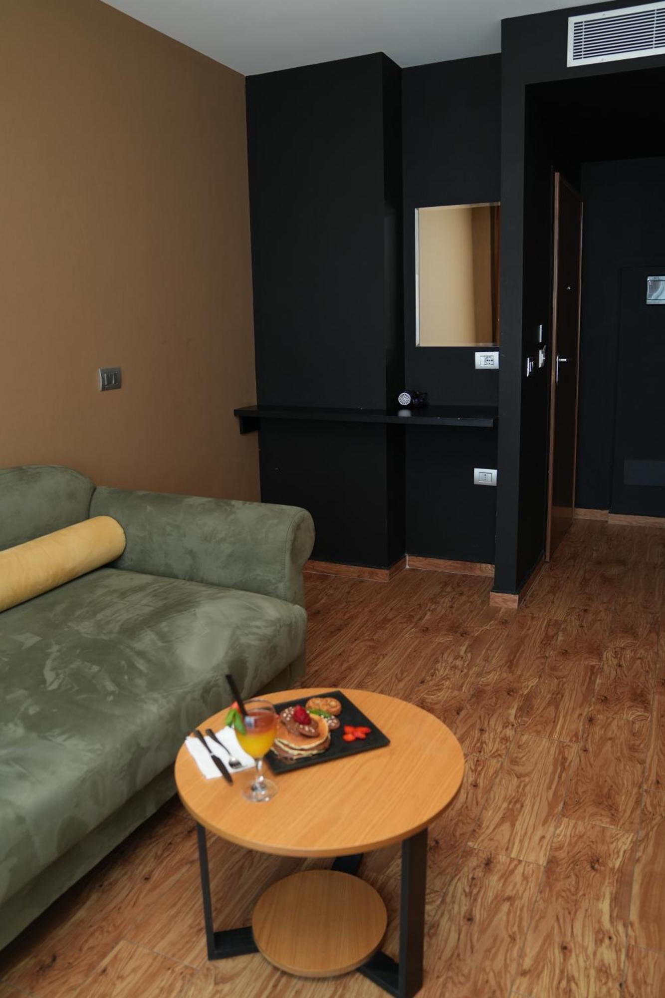 Alvin Comfort Hotel Kryemëdhej Εξωτερικό φωτογραφία