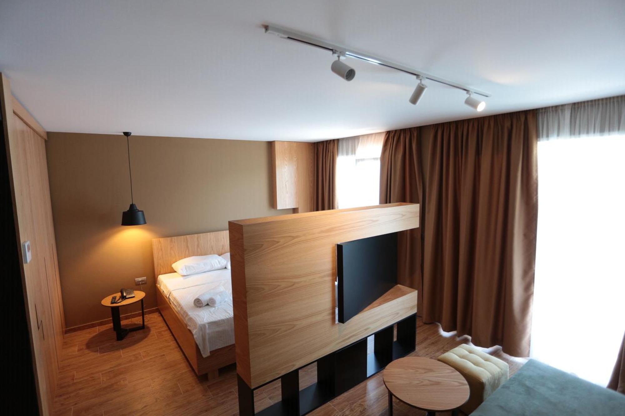 Alvin Comfort Hotel Kryemëdhej Εξωτερικό φωτογραφία