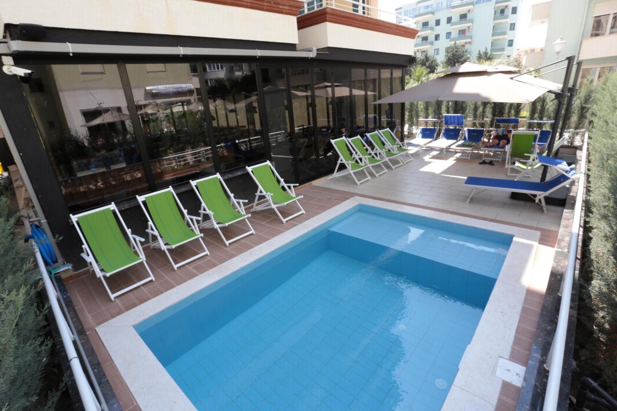 Alvin Comfort Hotel Kryemëdhej Εξωτερικό φωτογραφία